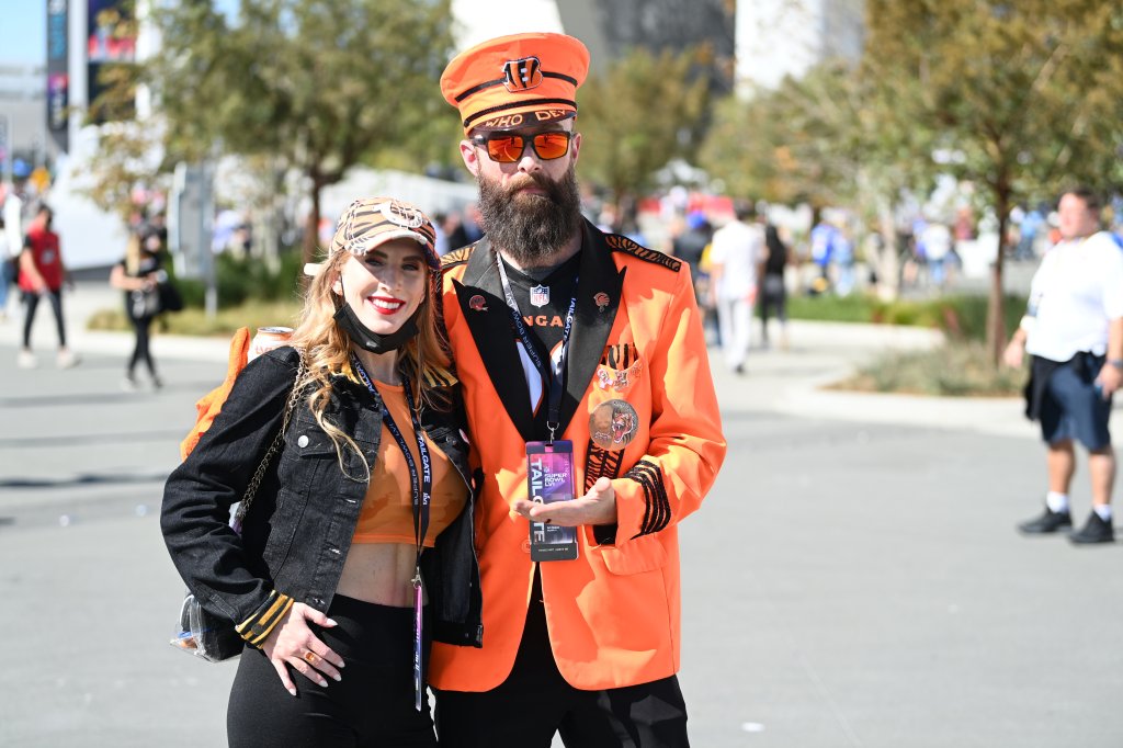 Two Bengals fans pose 