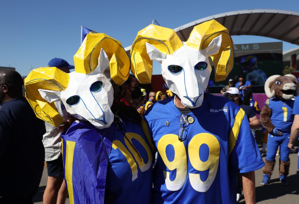 Los Angeles Rams fans pose