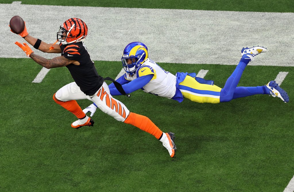 Ja'Marr Chase #1 of the Cincinnati Bengals makes a catch