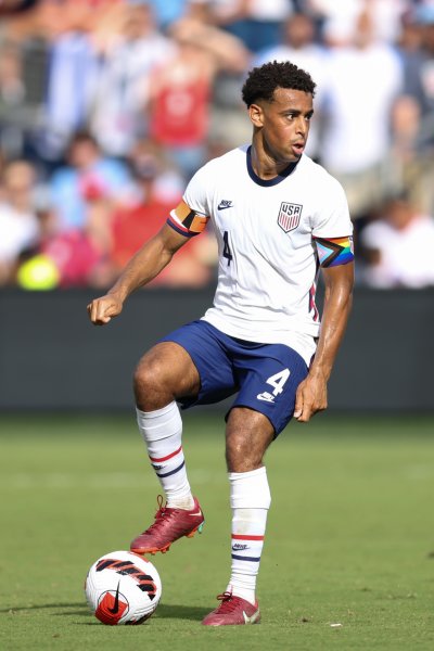 KANSAS CITY, KS - JUNE 5: Tyler Adams #4 of the United States controls the ball during a game between Uruguay and USMNT at Children's Mercy Park on June 5, 2022 in Kansas City, Kansas.