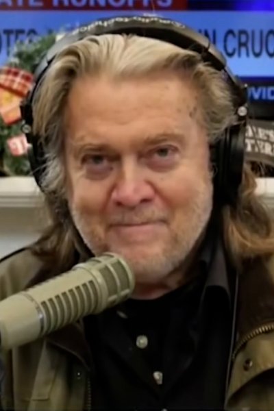 Steve Bannon speaks on a recorded media appearance with CNN in the background.